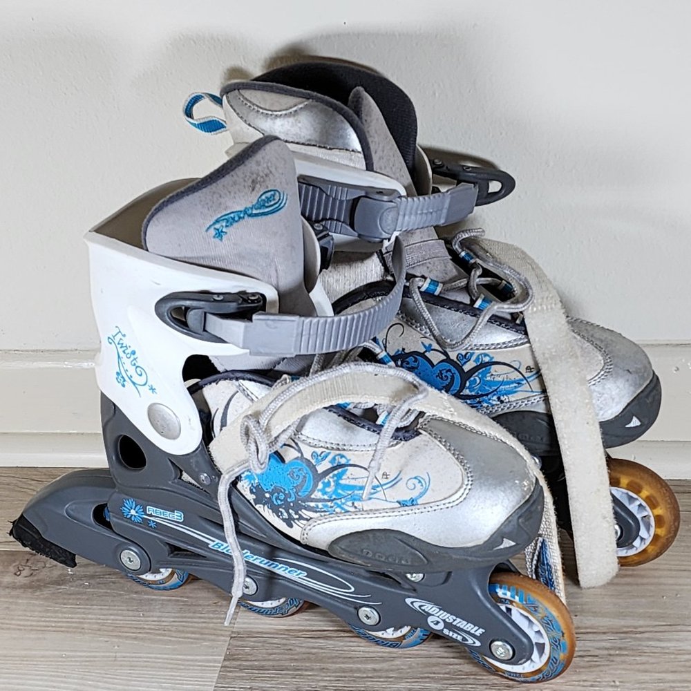 Bladerunner C-Twist ABEG3 Rollar Blades Adjustable size 4 One Inner Cuff Missing